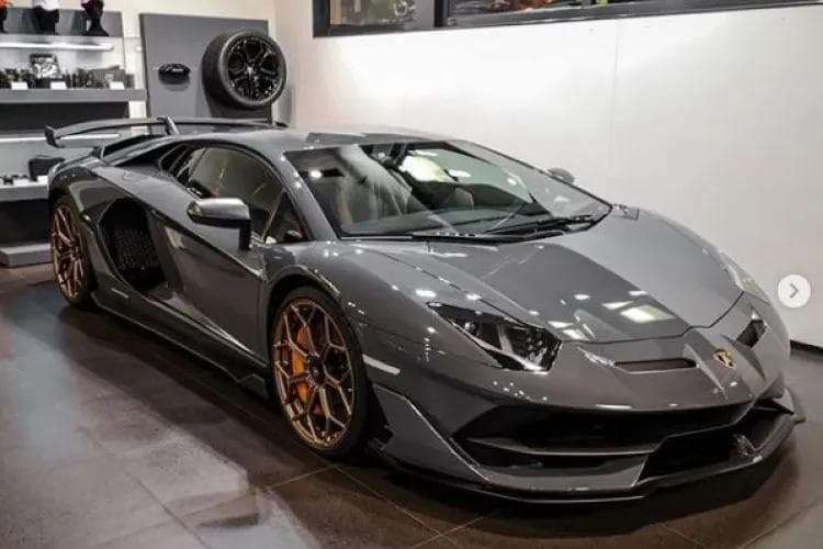 car in Unknown colour – hero image